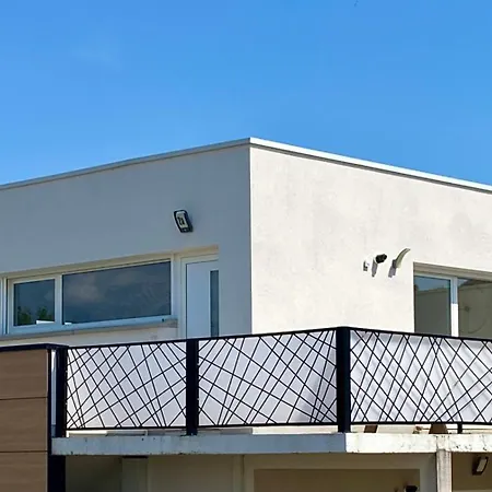 90 M2 3 6 Couchages *